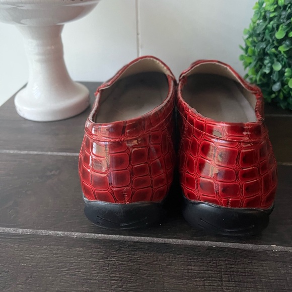 Pierre Dumas Hazel-7 Women's Loafers Croc Red Shoes Size 10 - Picture 5 of 14